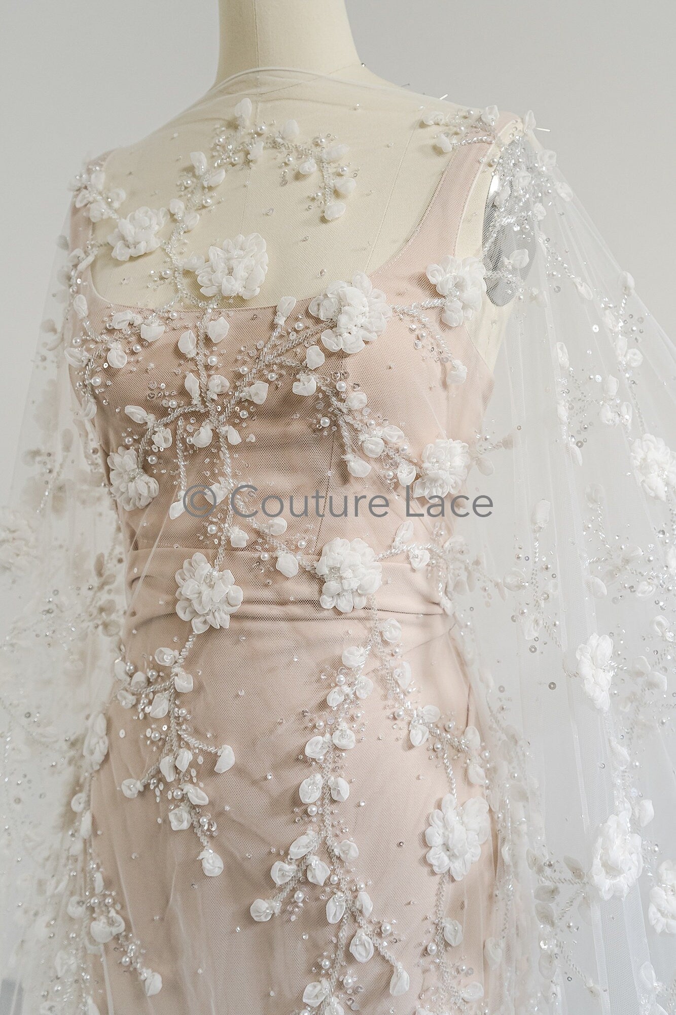 3D Blumen Spitzenstoff Off-White/ Braut Spitzenstoff mit Perlen/ romantischer Spitzenstoff mit 3D Blumen/ Hochzeit Spitzenstoff// L23-534