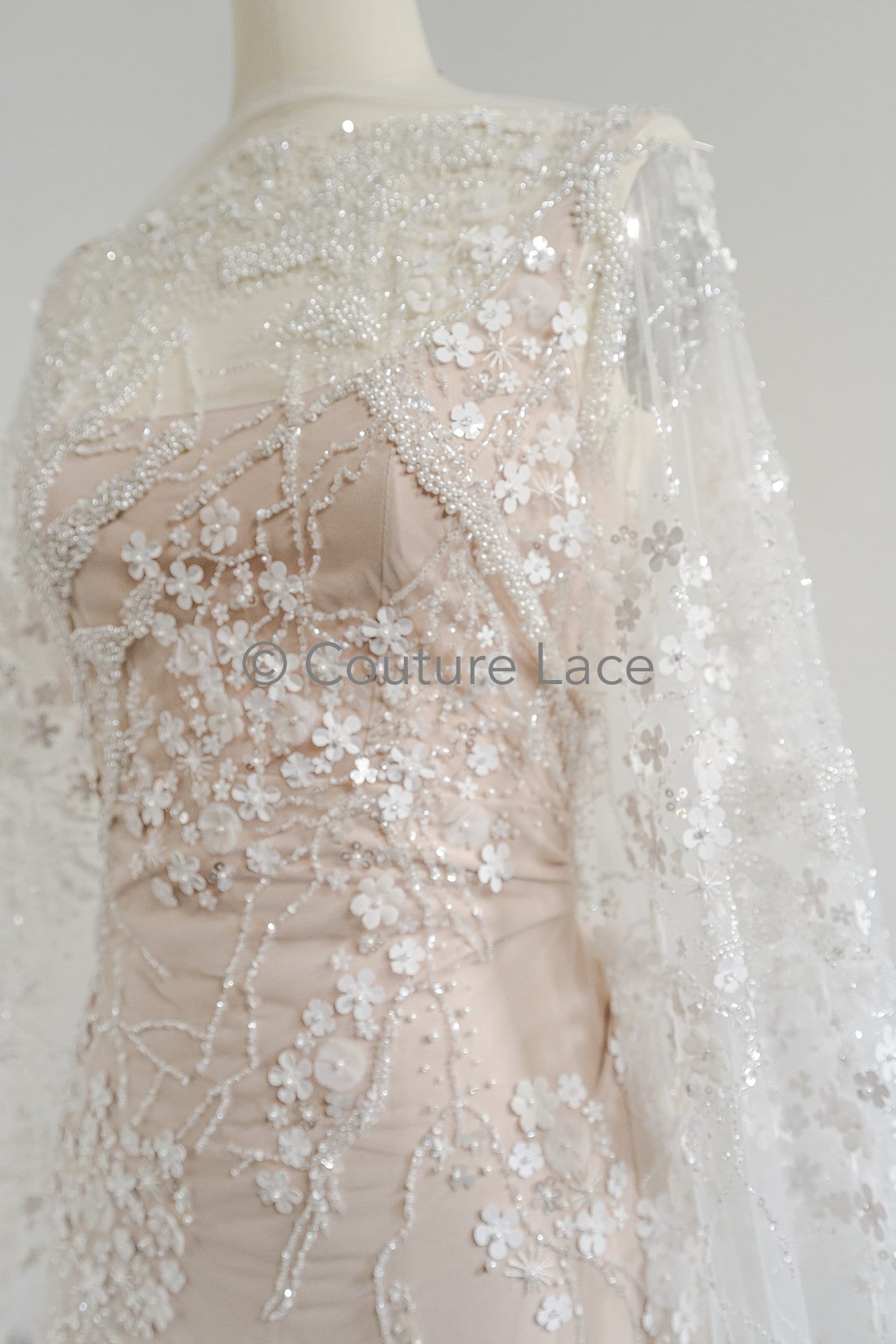 3D Blumen Spitzenstoff Off-White/ Braut Spitzenstoff mit Perlen/ romantischer Spitzenstoff mit 3D Blumen/ Hochzeit Spitzenstoff// L23-536