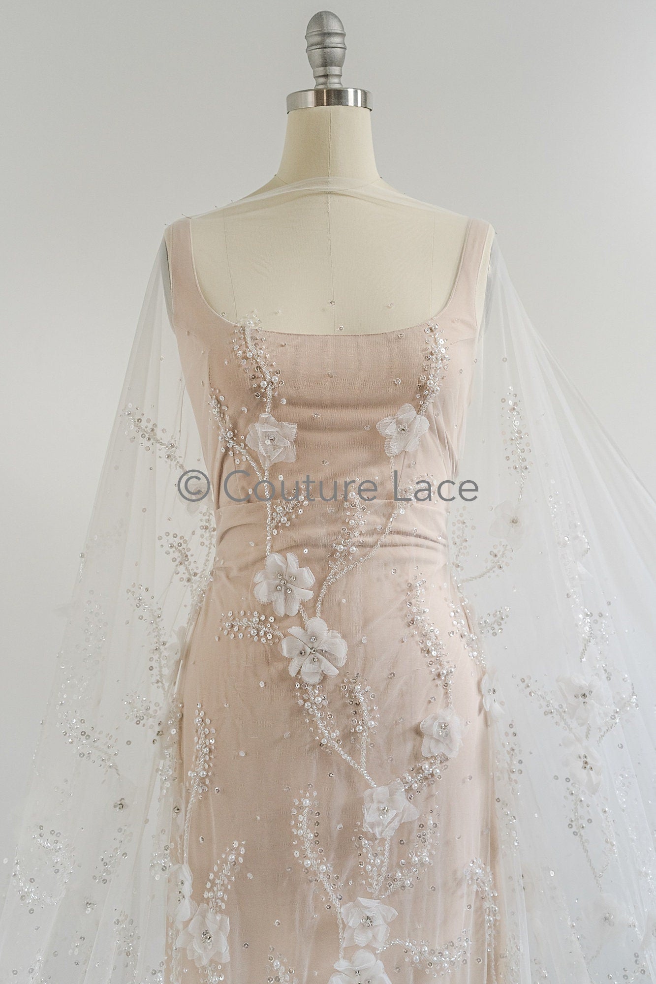 3D Blumen Spitzenstoff Off-Whikte/ Braut Spitzenstoff mit Perlen/ romantischer Spitzenstoff mit 3D Blumen/ Hochzeit Spitzenstoff// L23-537