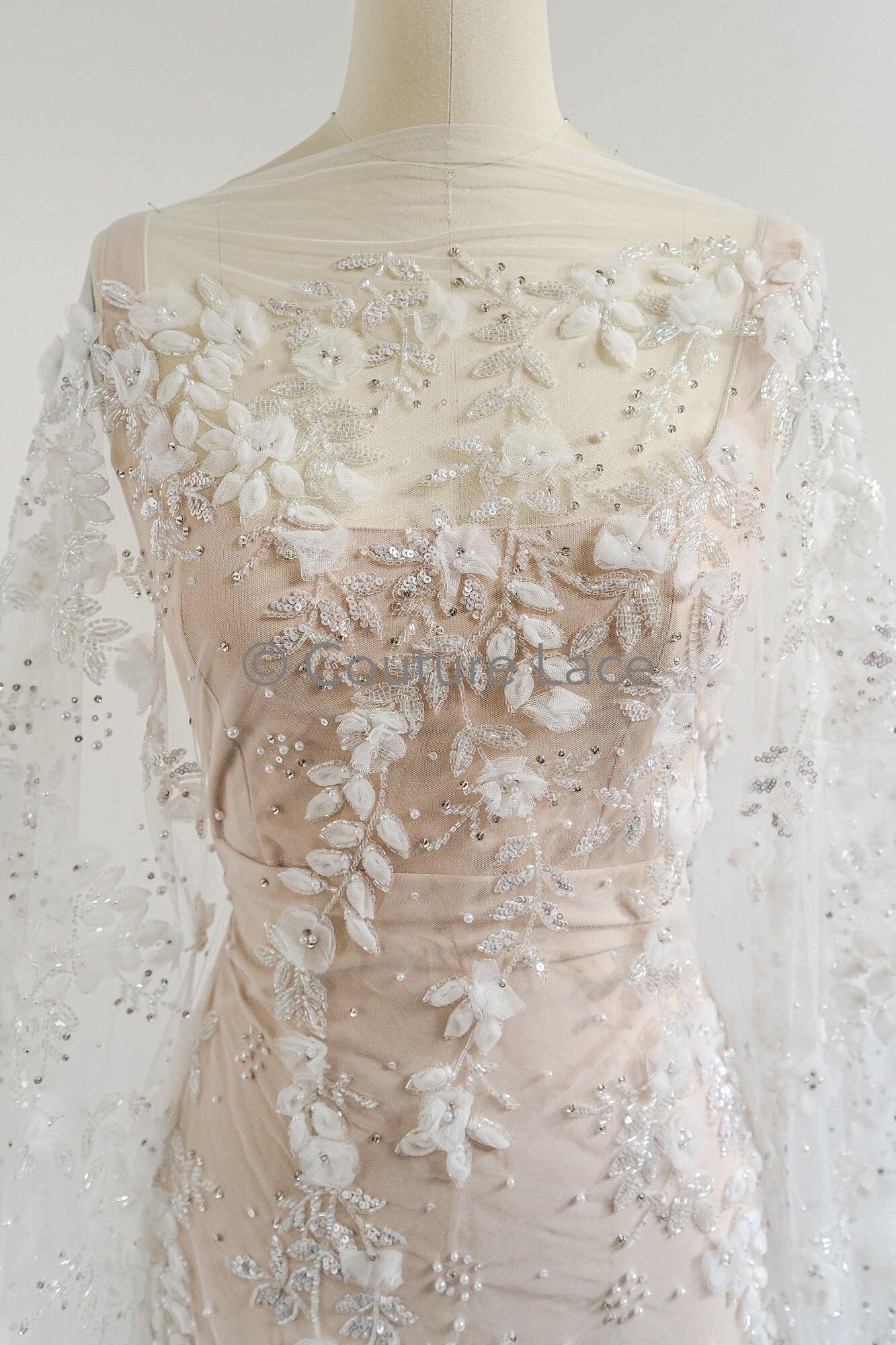 3D Blumen Spitzenstoff Off-White/ Braut Spitzenstoff/ romantischer Blumen Spitzenstoff mit Perlen/ Hochzeit Spitzenstoff// L23-538