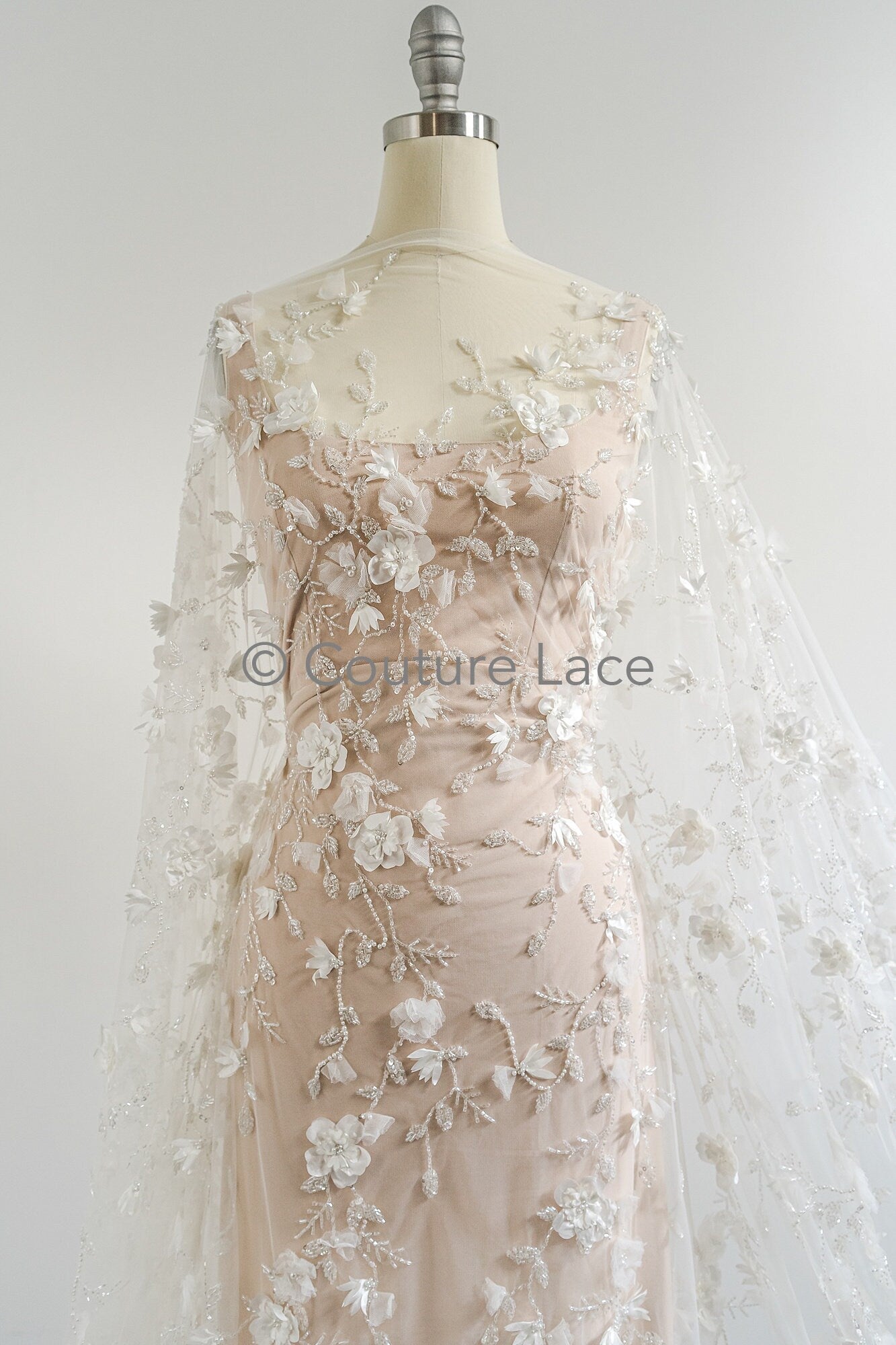 3D Blumen Spitzenstoff Off-White/ Braut Spitzenstoff/ romantischer Spitzenstoff mit 3D Blumen & Perlen/ Hochzeit Spitzenstoff// L23-540