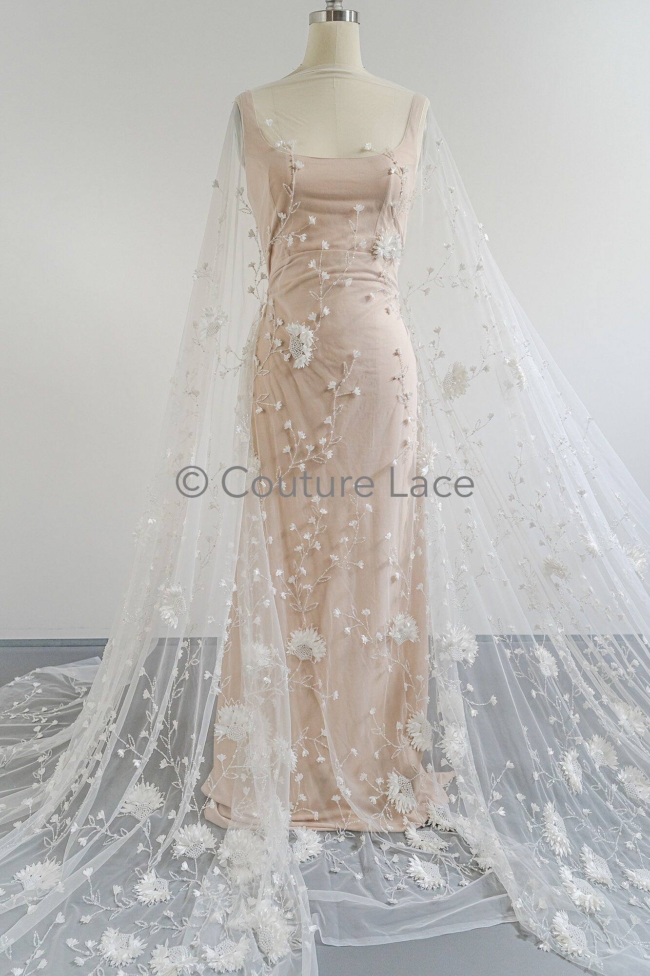 3D Blumen Spitzenstoff Off-White/ Braut Spitzenstoff/ romantischer Spitzenstoff mit 3D Blumen & Perlen/ Hochzeit Spitzenstoff// L23-541