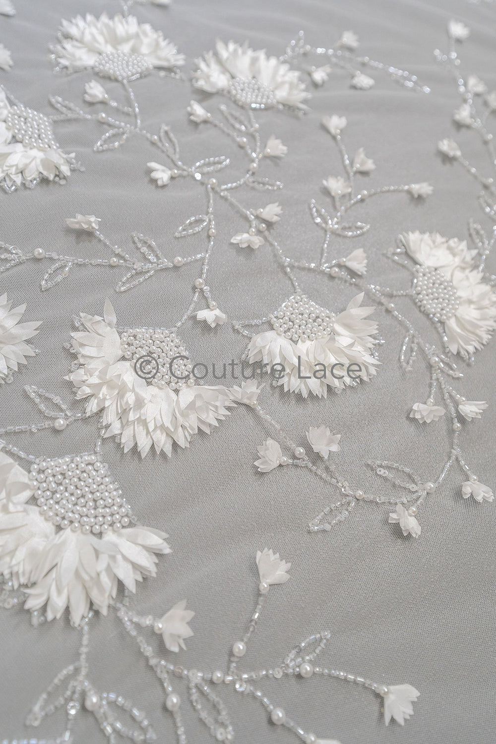 3D Blumen Spitzenstoff Off-White/ Braut Spitzenstoff/ romantischer Spitzenstoff mit 3D Blumen & Perlen/ Hochzeit Spitzenstoff// L23-541