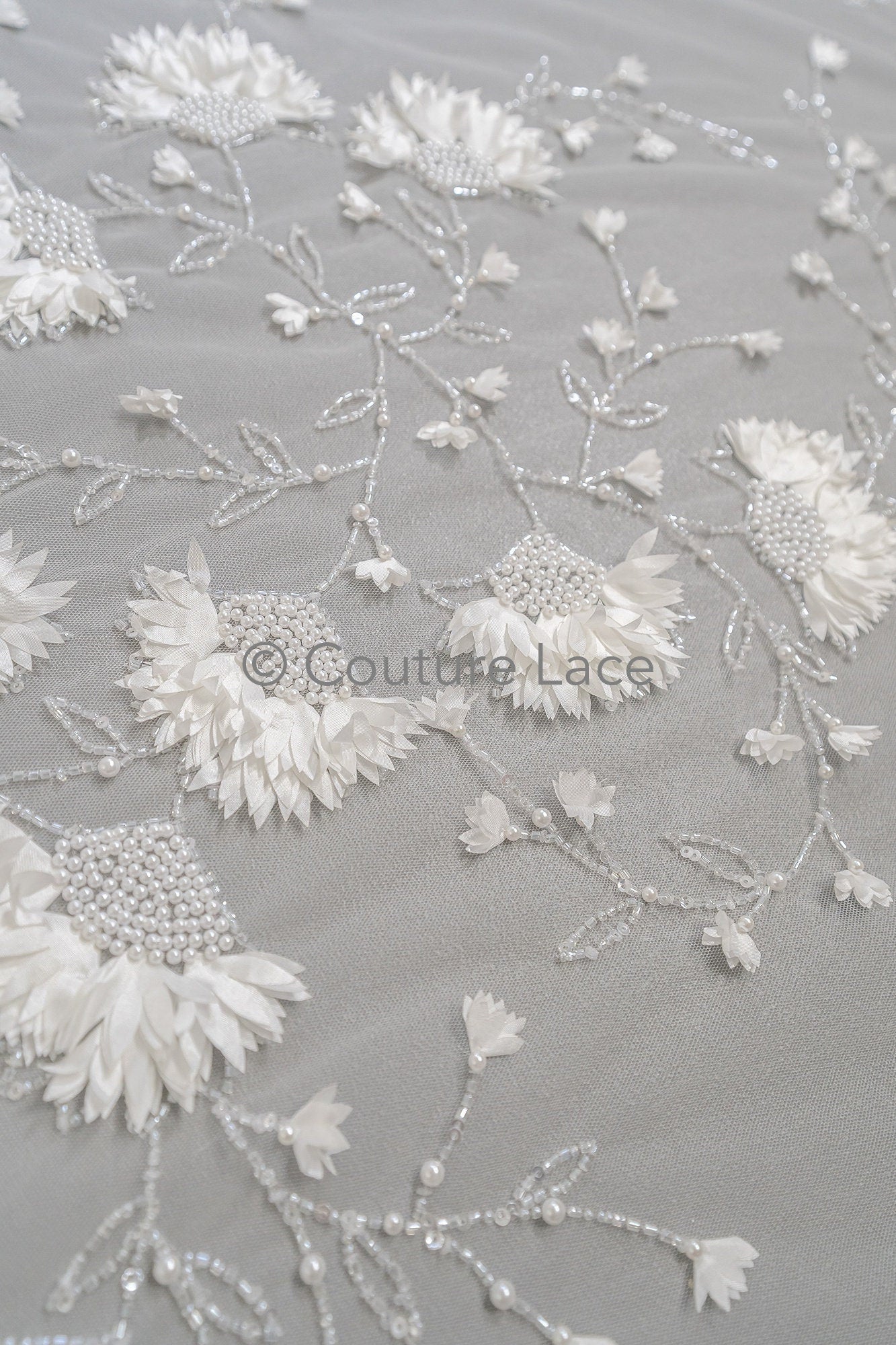 3D Blumen Spitzenstoff Off-White/ Braut Spitzenstoff/ romantischer Spitzenstoff mit 3D Blumen & Perlen/ Hochzeit Spitzenstoff// L23-541