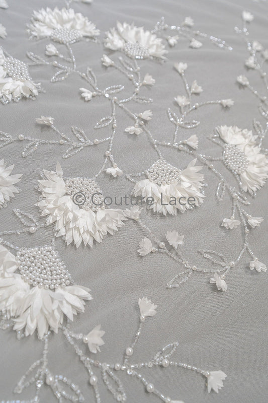 3D Blumen Spitzenstoff Off-White/ Braut Spitzenstoff/ romantischer Spitzenstoff mit 3D Blumen & Perlen/ Hochzeit Spitzenstoff// L23-541