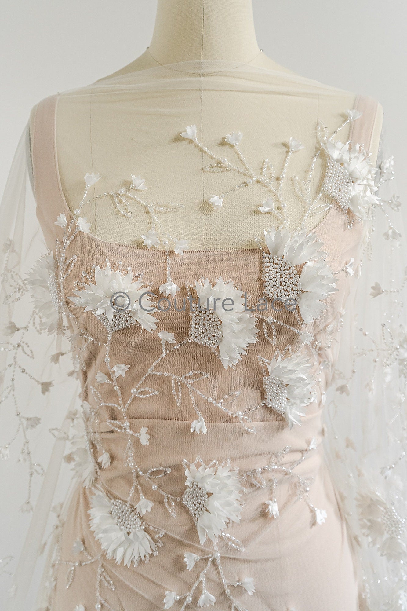 3D Blumen Spitzenstoff Off-White/ Braut Spitzenstoff/ romantischer Spitzenstoff mit 3D Blumen & Perlen/ Hochzeit Spitzenstoff// L23-541