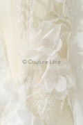 3D Blumen Spitzenstoff Off-White/ Braut Spitzenstoff/ romantischer Spitzenstoff mit 3D Blumen/ Hochzeit Spitzenstoff mit Perlen// L23-563