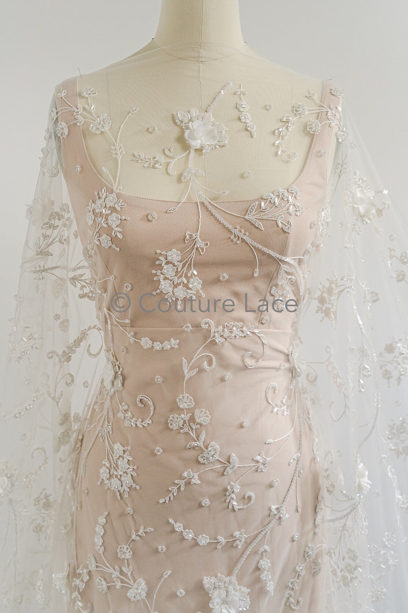 3D Blumen Spitzenstoff/ Braut Spitzenstoff Off-White/ romantischer 3D Blumen Spitzenstoff mit Perlen/ Hochzeit Spitzenstoff// L23-532