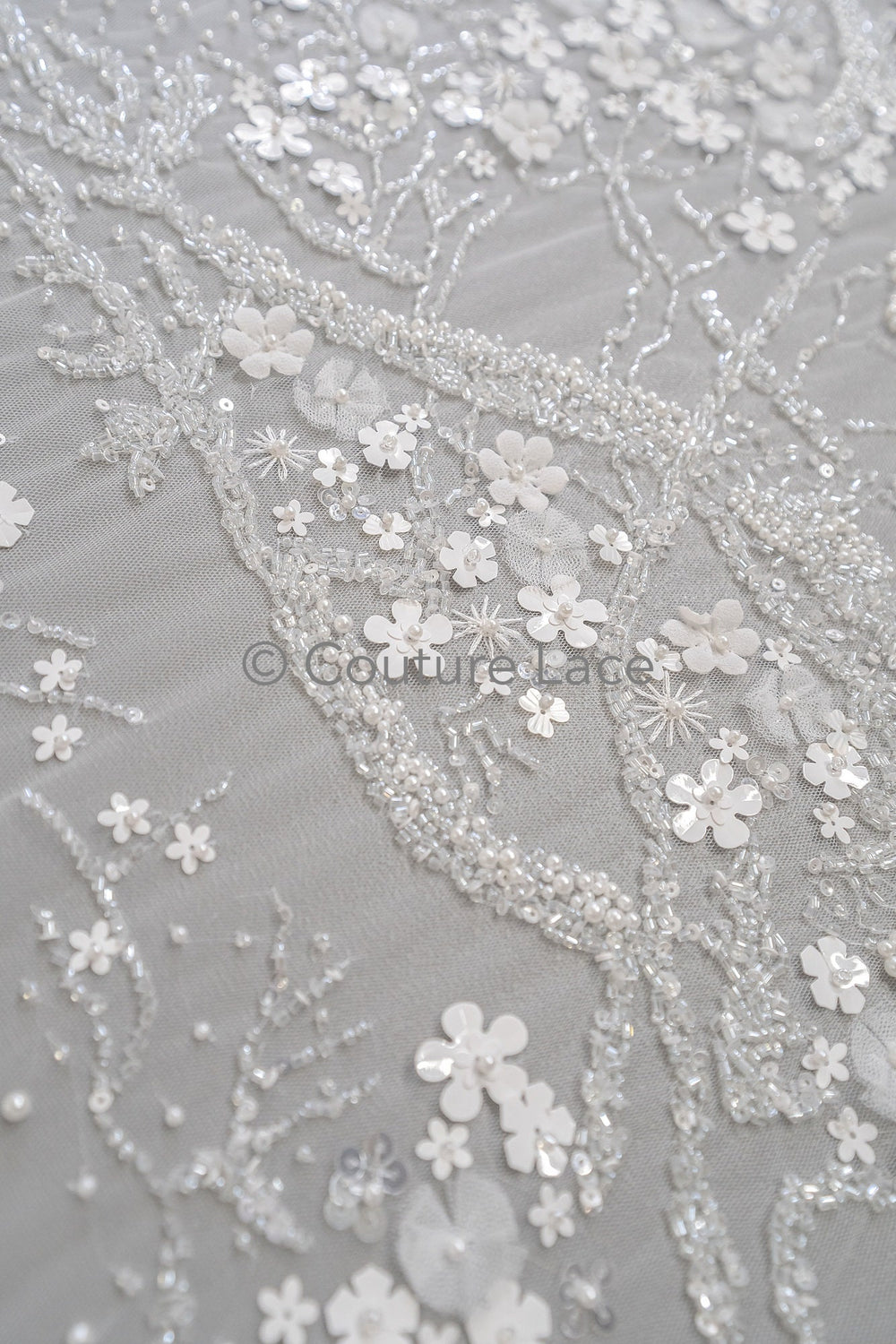 3D Blumen Spitzenstoff Off-White/ Braut Spitzenstoff mit Perlen/ romantischer Spitzenstoff mit 3D Blumen/ Hochzeit Spitzenstoff// L23-536