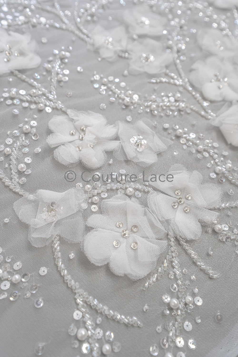 3D Blumen Spitzenstoff Off-Whikte/ Braut Spitzenstoff mit Perlen/ romantischer Spitzenstoff mit 3D Blumen/ Hochzeit Spitzenstoff// L23-537