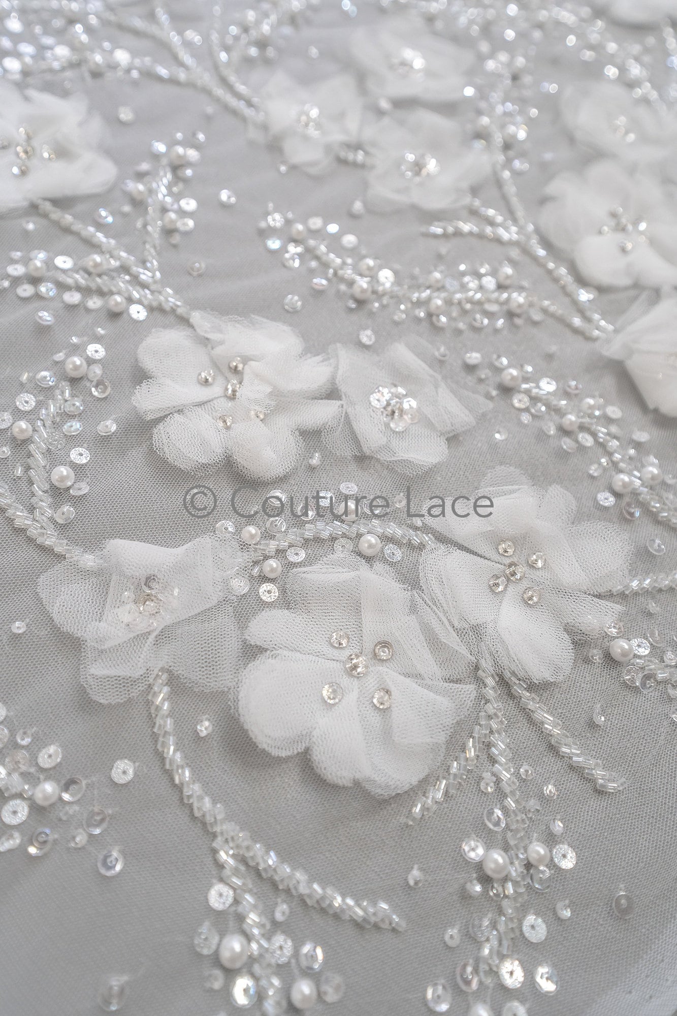 3D Blumen Spitzenstoff Off-Whikte/ Braut Spitzenstoff mit Perlen/ romantischer Spitzenstoff mit 3D Blumen/ Hochzeit Spitzenstoff// L23-537
