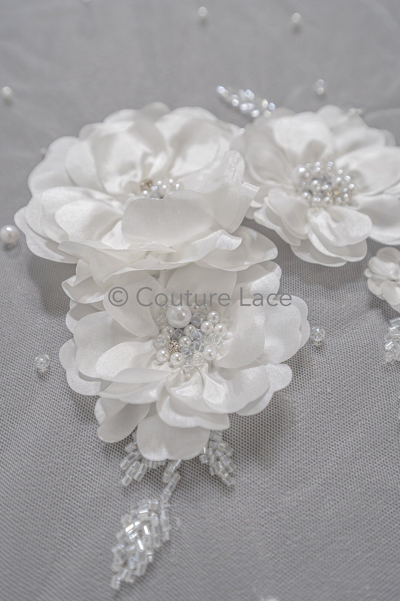 3D Blumen Perlen Spitzenstoff/ Couture Spitzenstoff mit Perlen/ Perlen & Kristallen/ Perlen Brautspitze// L23-539