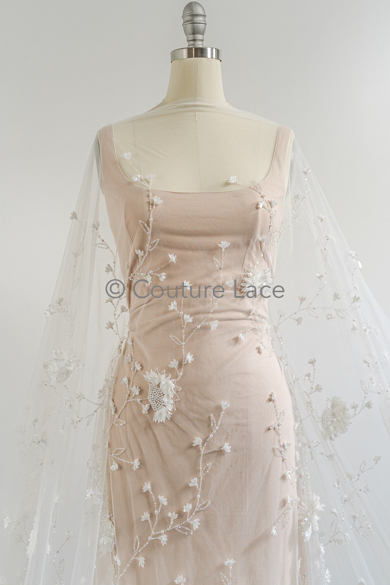 3D Blumen Spitzenstoff Off-White/ Braut Spitzenstoff/ romantischer Spitzenstoff mit 3D Blumen & Perlen/ Hochzeit Spitzenstoff// L23-541