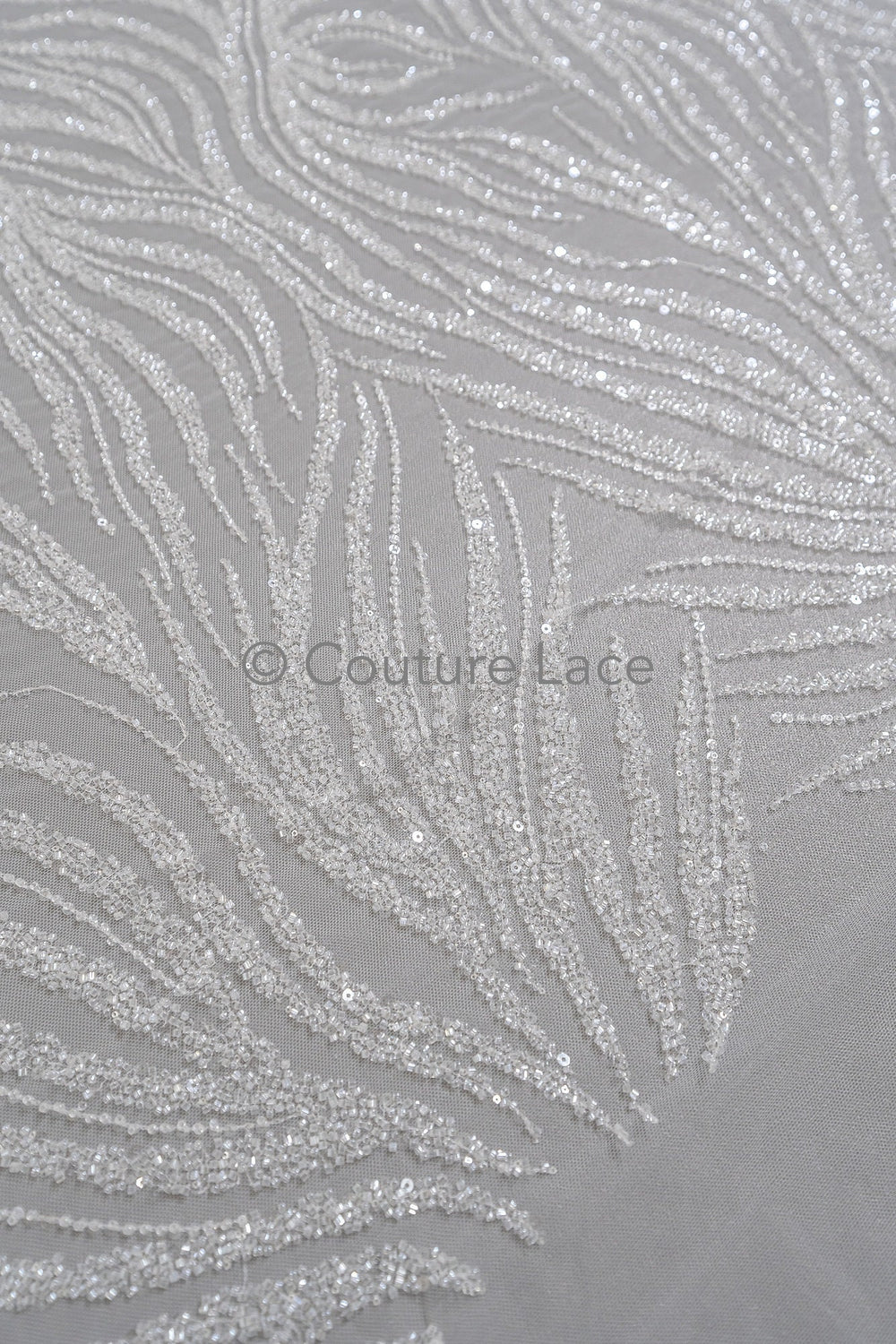 Zarte florale Spitze Off-White/ Braut Spitzenstoff/ Perlen Spitzenstoff/ Spitzenmuster mit Perlen & Pailletten// L23-550