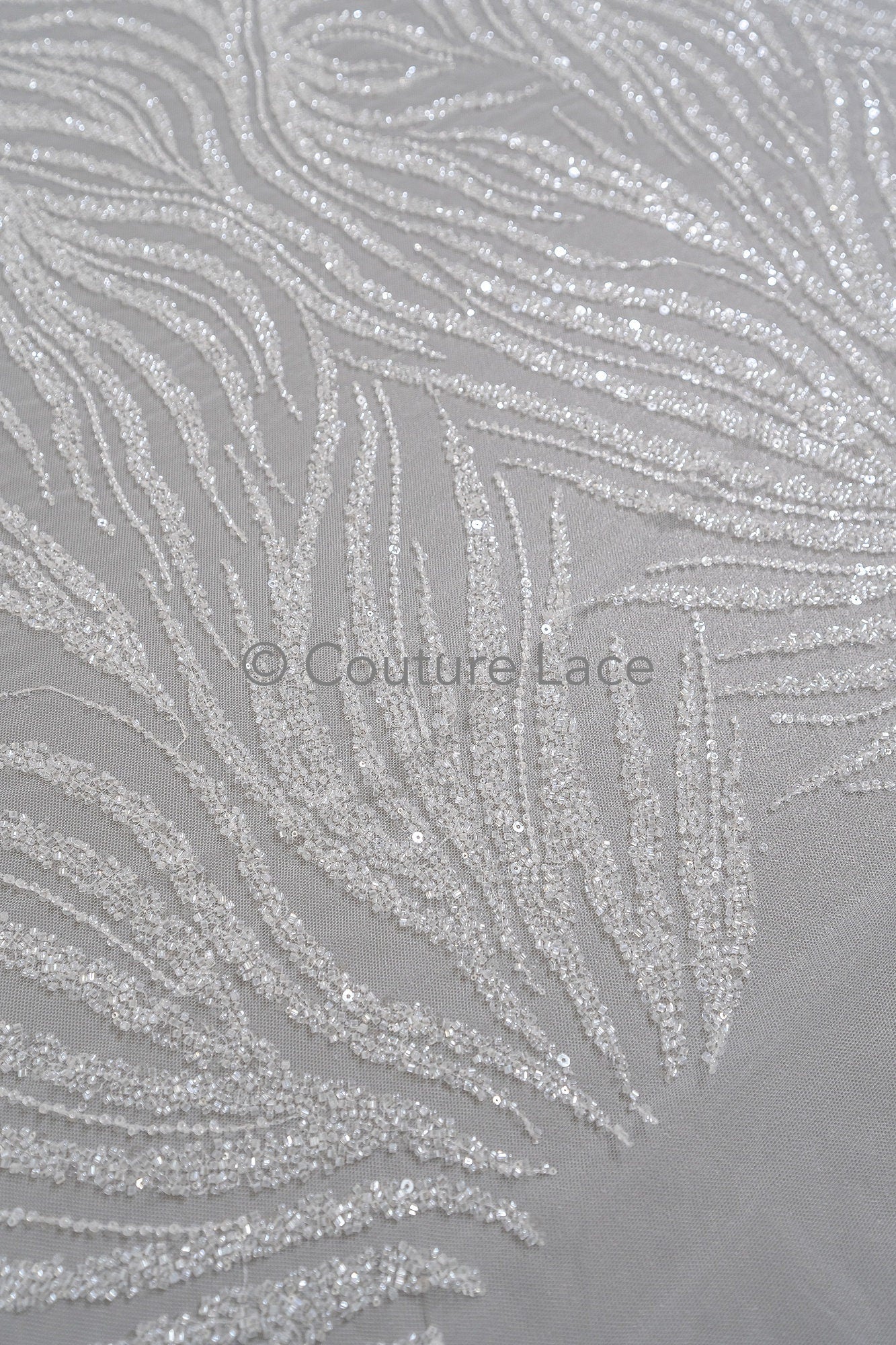 Zarte florale Spitze Off-White/ Braut Spitzenstoff/ Perlen Spitzenstoff/ Spitzenmuster mit Perlen & Pailletten// L23-550