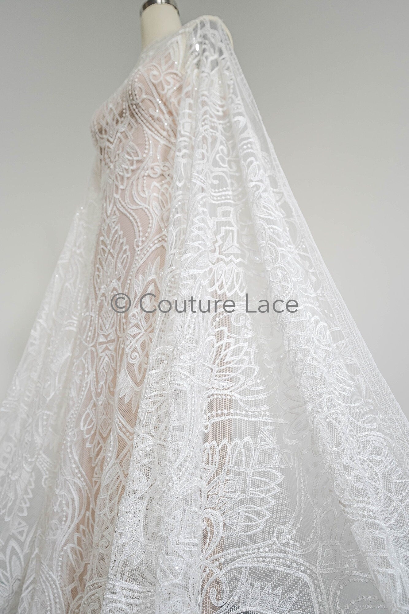 Dainty floral lace off-white/ geometric lace/ boho lace fabric/ vintage lace/ ornate lace // L23-585