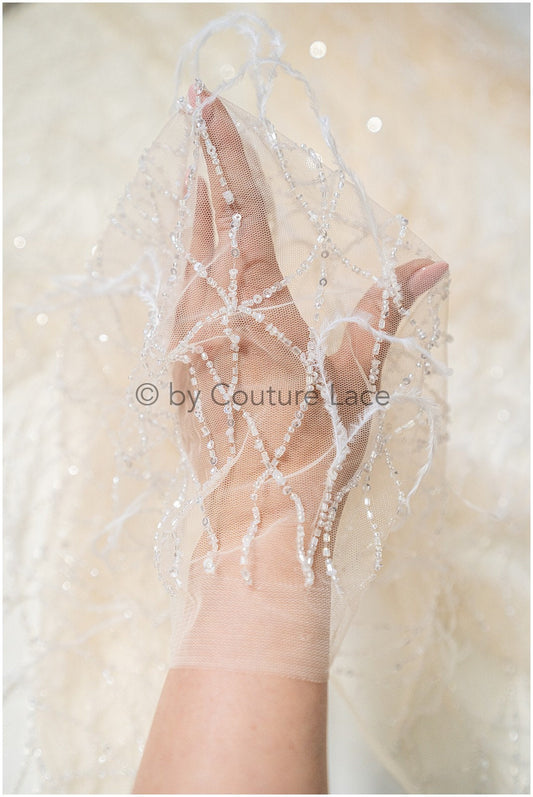 Perlen Spitzenstoff mit Feder/ Spitze mit Perlen & Pailletten/ Champagner nude Spitzenstoff/ romantischer Spitzenstoff/ Hochzeit Spitzenstoff// L23-246
