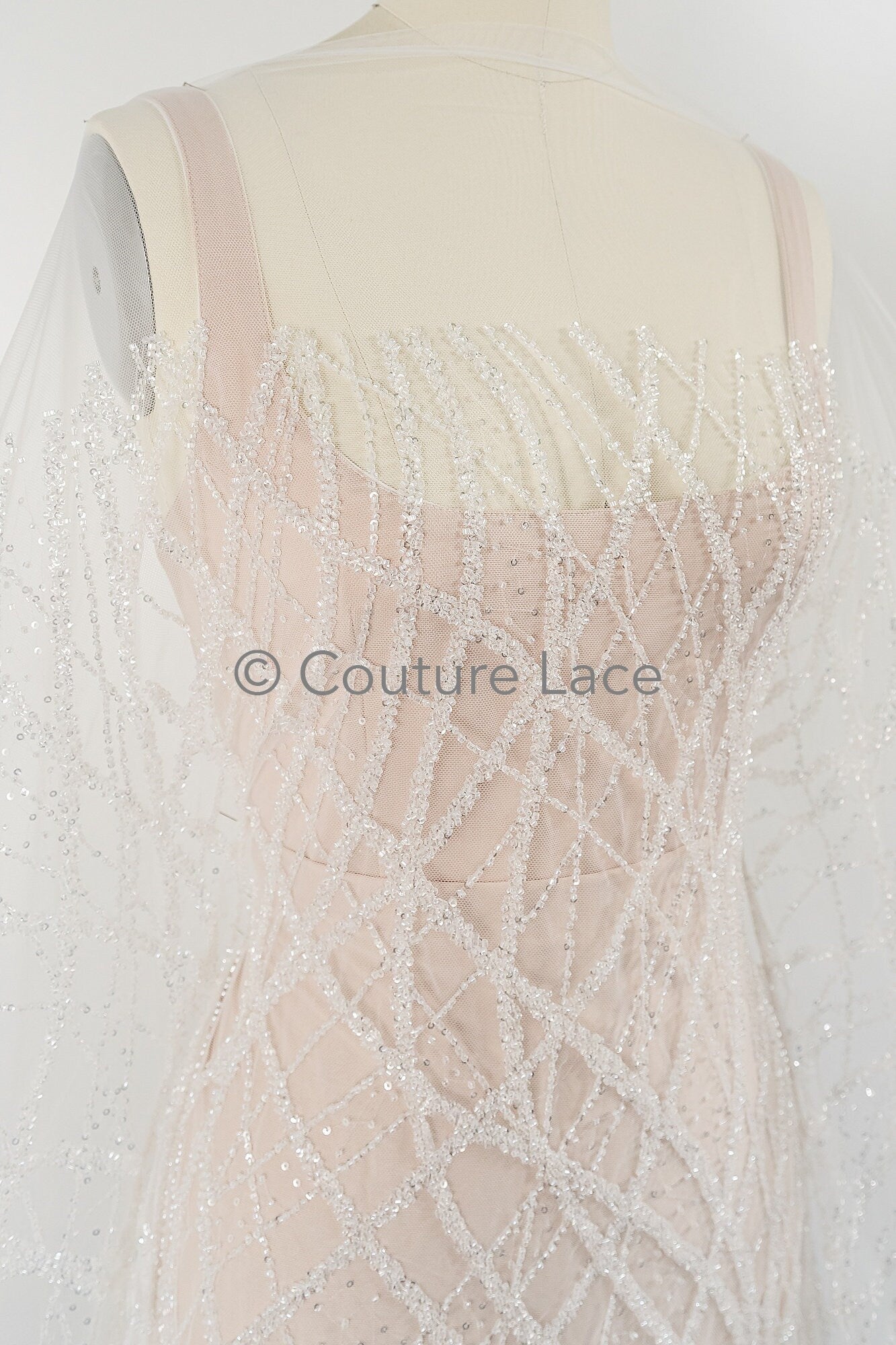 Zarte florale Spitze Off-White/ Braut Spitzenstoff/ Spitzenstoff mit Perlen & Pailletten/ Spitzenmuster// L23-560