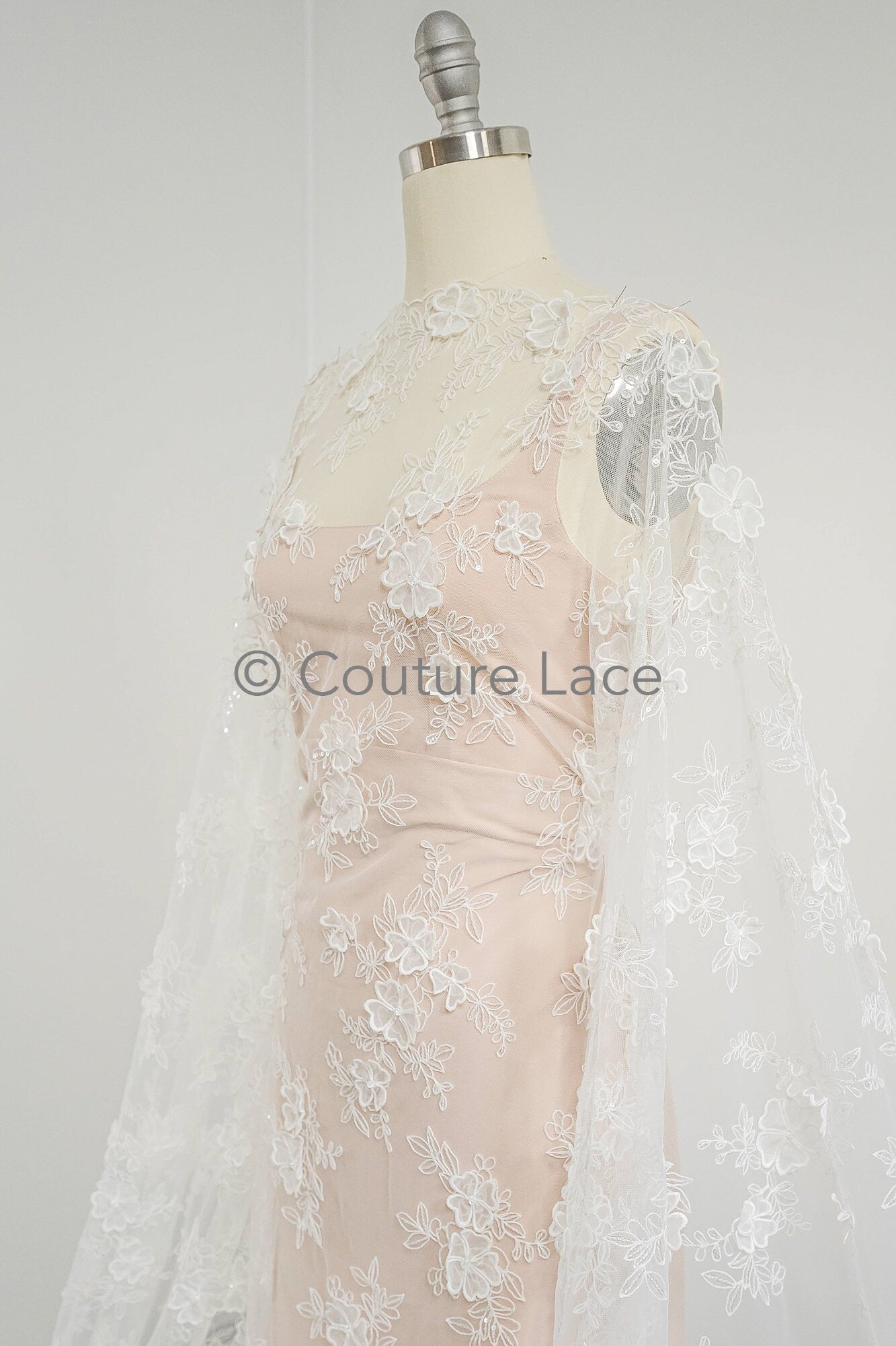 3D Blumen Spitzenstoff Off-White/ Braut Spitzenstoff/ romantischer Blumen Spitzenstoff mit Perlen & Pailletten// L23-607