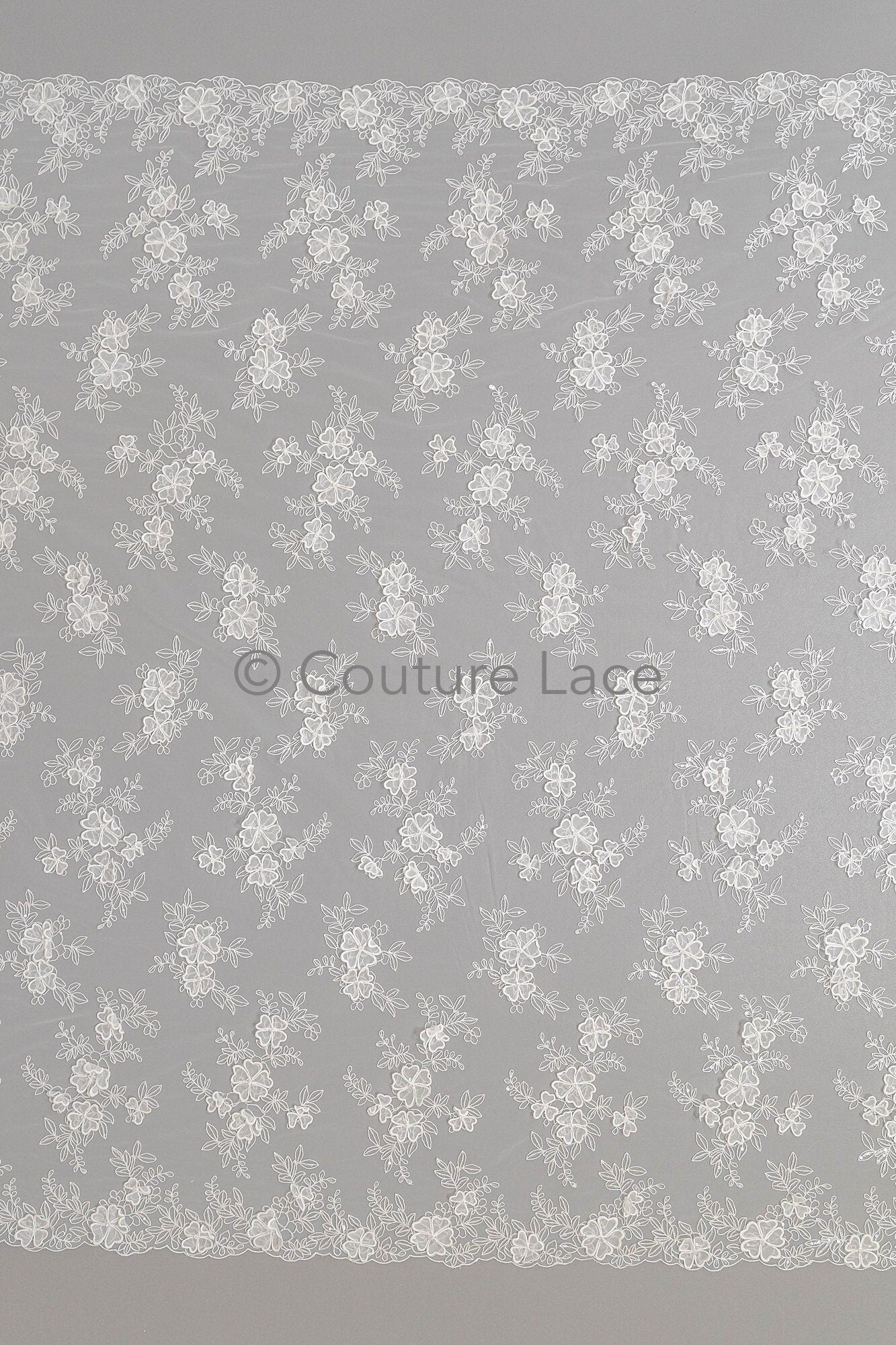 3D Blumen Spitzenstoff Off-White/ Braut Spitzenstoff/ romantischer Blumen Spitzenstoff mit Perlen & Pailletten// L23-607