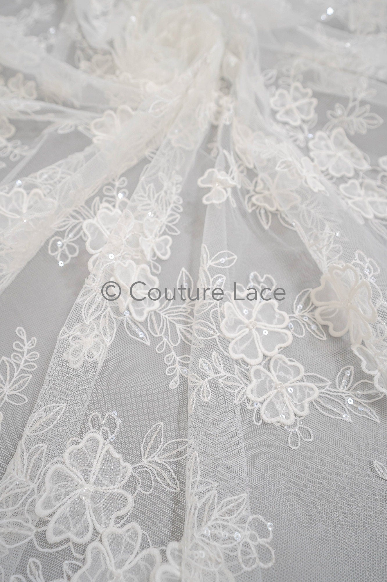3D Blumen Spitzenstoff Off-White/ Braut Spitzenstoff/ romantischer Blumen Spitzenstoff mit Perlen & Pailletten// L23-607