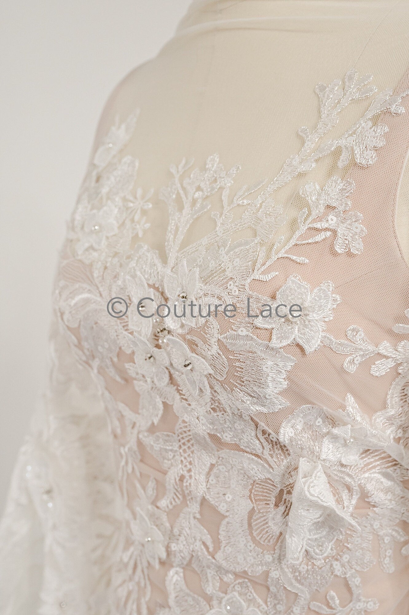 3D Blumen Spitzenstoff/ Braut Spitzenstoff Off-White/ romantischer Blumen Spitzenstoff mit 3D Blumen/ Hochzeit Spitzenstoff// L19-211