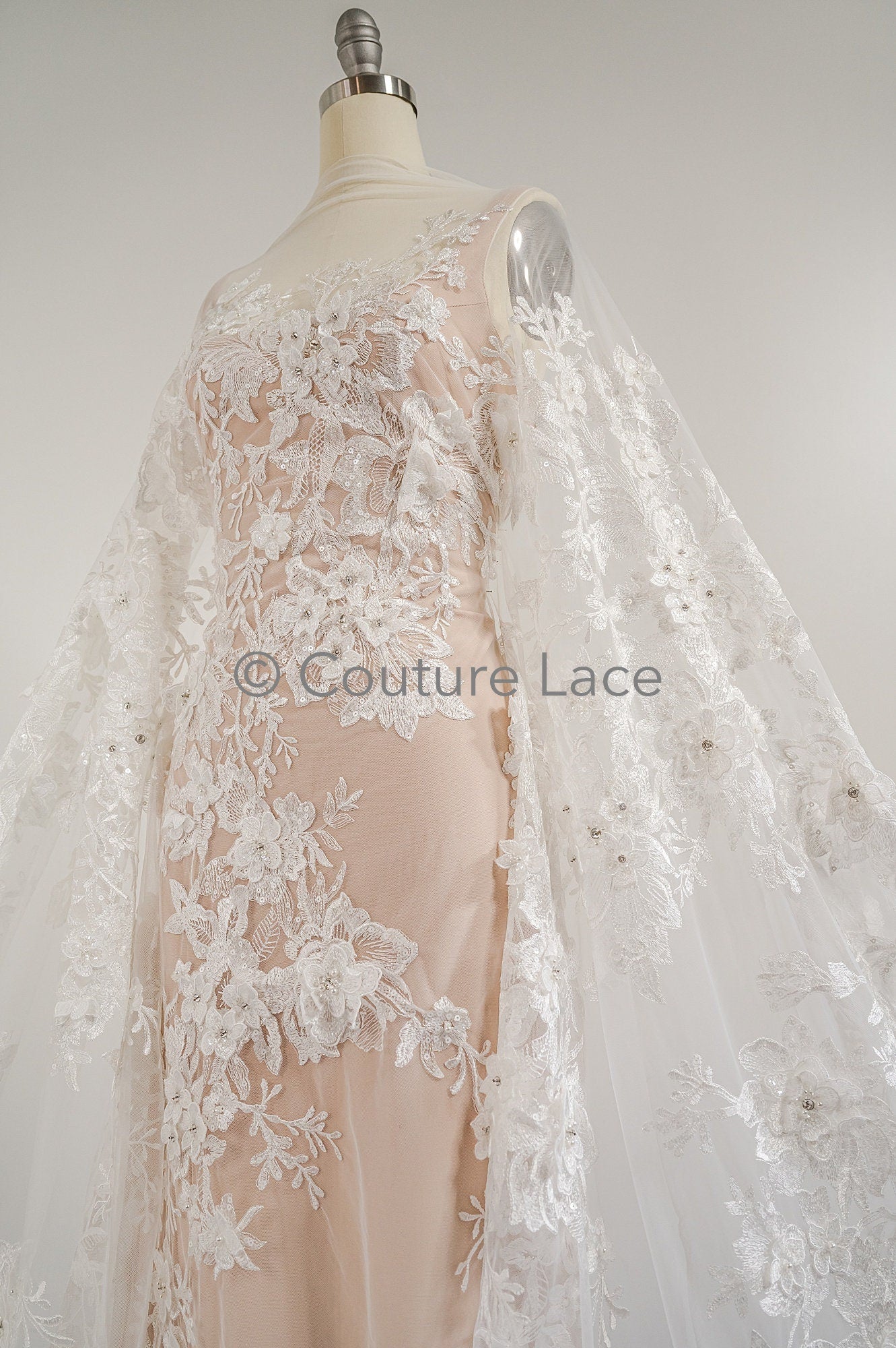 3D Blumen Spitzenstoff/ Braut Spitzenstoff Off-White/ romantischer Blumen Spitzenstoff mit 3D Blumen/ Hochzeit Spitzenstoff// L19-211