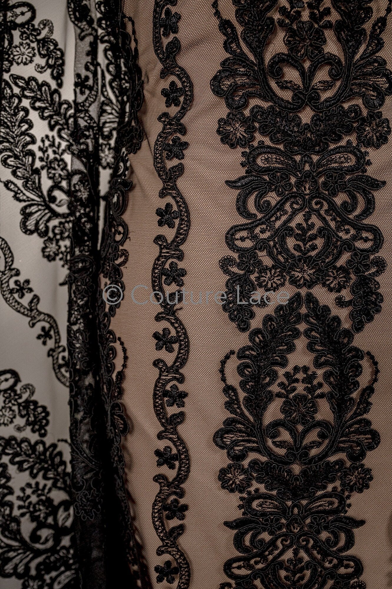 Schwarze Couture-Spitze / Couture-Abendkleid-Spitzenmaterial / schwarzes Abschlussball- oder Halloween-Kleid / schwarze Hochzeitsspitze // L18-193