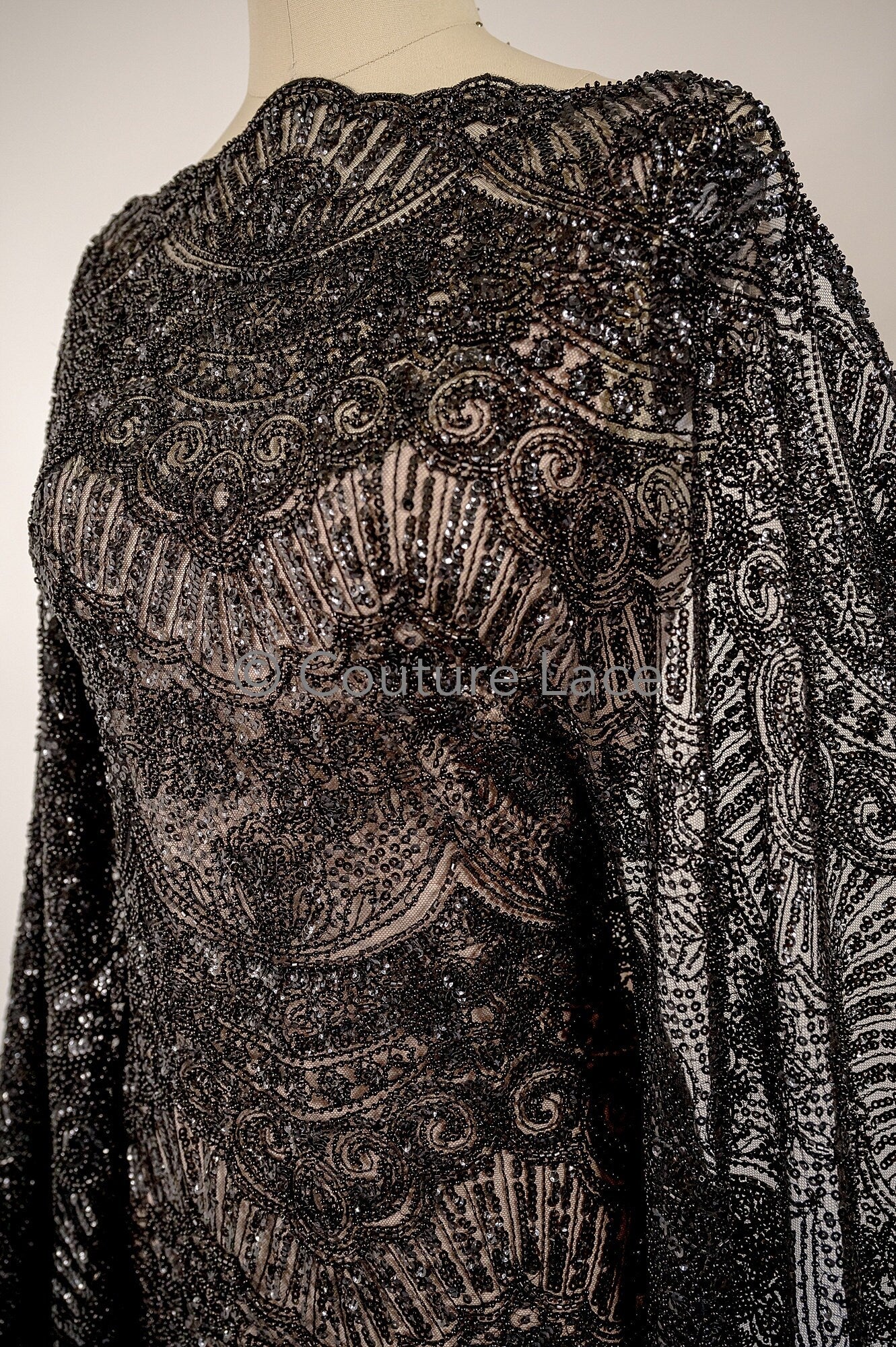 Schwarzer Perlen Spitzenstoff/ Couture Spitzenstoff/ schwarze Brautspitze/ Perlen Perlen Spitze/ schwarze Abendkleider Spitze // L19-252