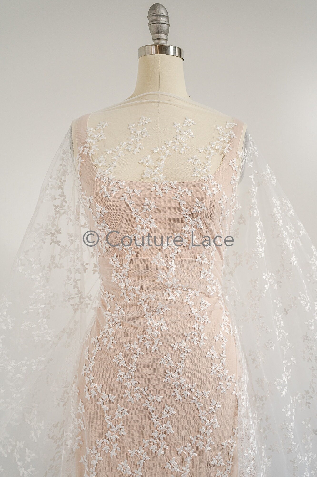 Floral Bridal Lace Off-White/ Bridal Lace Fabric/ Floral Wedding Lace/ Couture Lace// L18-197