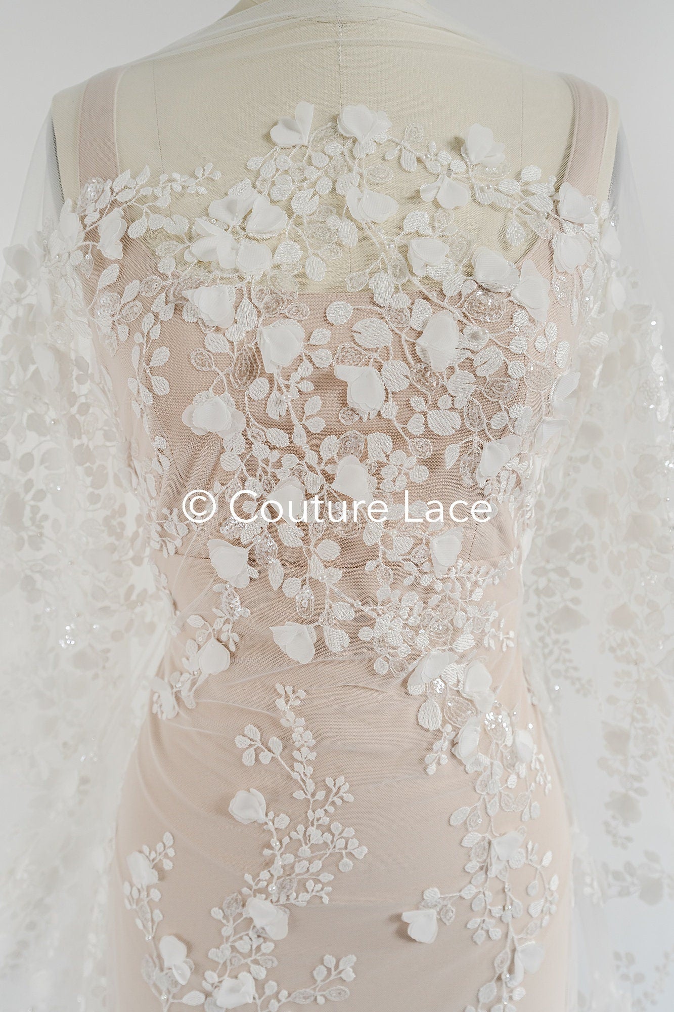 3D Blumen Spitzenstoff Off-White/ Braut Spitzenstoff/ romantischer Spitzenstoff mit 3D Blumen/ Hochzeit Spitzenstoff// L23-664