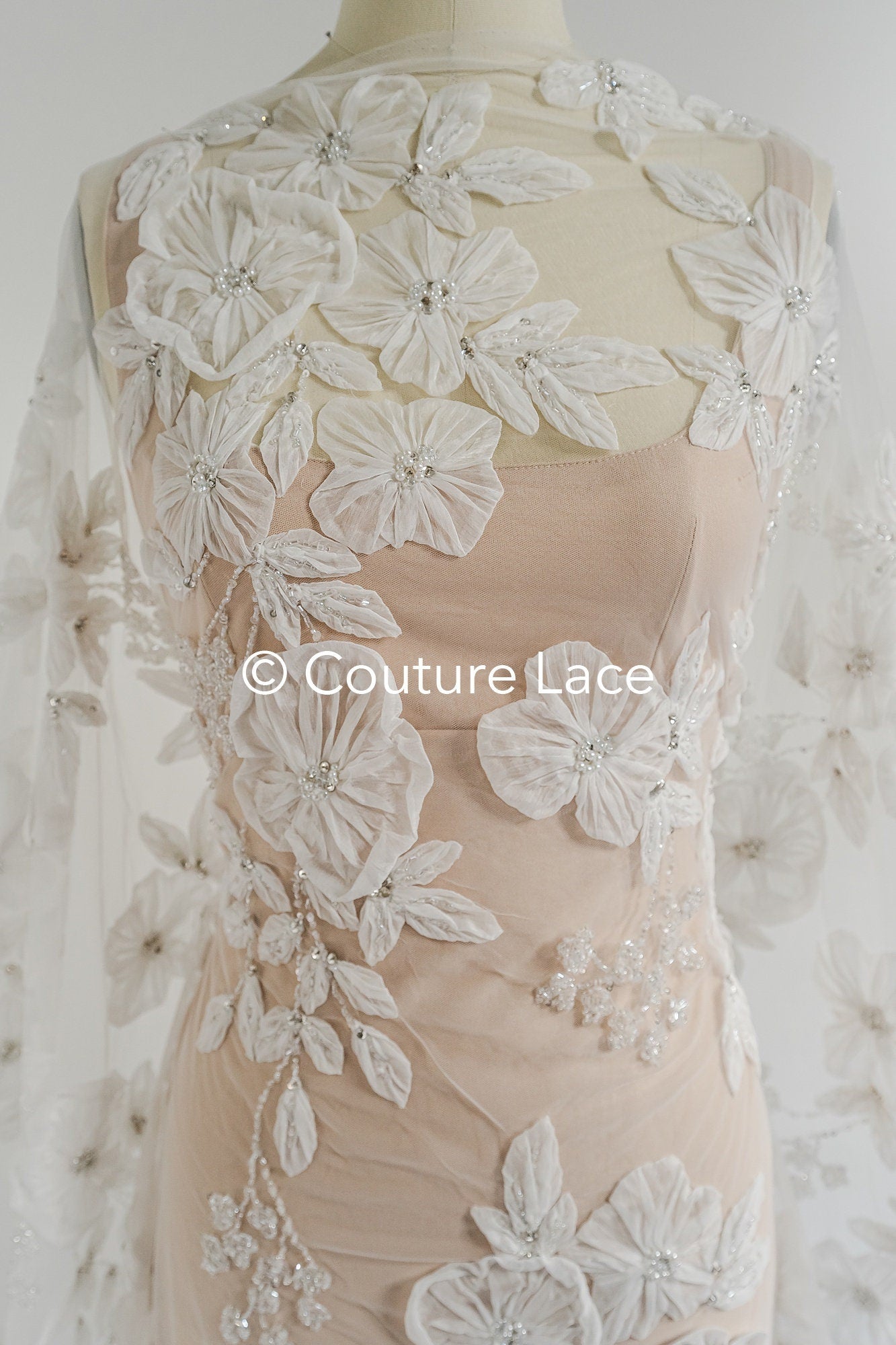 3D Spitzenstoff Off-White/ 3D Blumen Spitzenstoff/ Braut Spitzenstoff/ romantische Spitze mit Blumen// L23-667