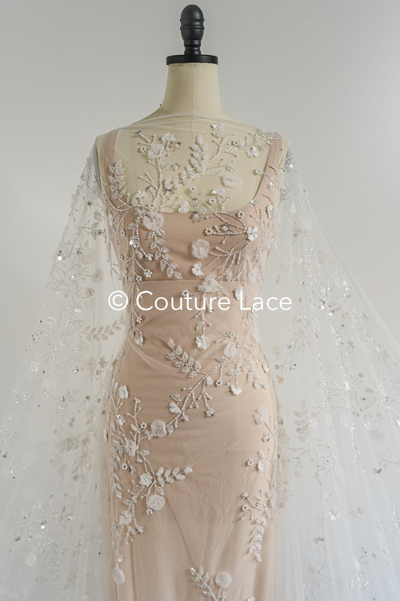 3D Spitzenstoff Off-White/ Spitzenstoff mit 3D Blüten & Perlen/ Spitzenstoff mit floralen Ornamenten/ Brautspitze mit Blumen// L23-668
