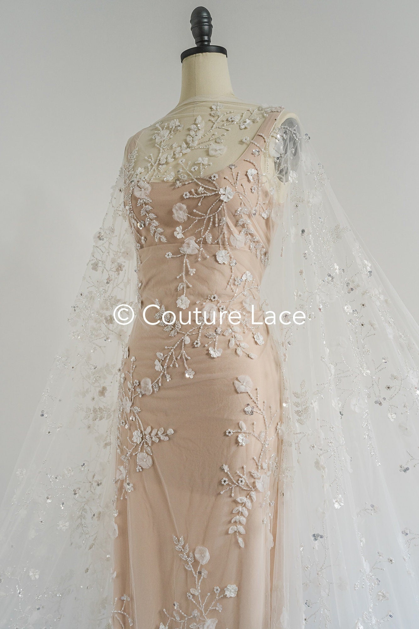 3D Spitzenstoff Off-White/ Spitzenstoff mit 3D Blüten & Perlen/ Spitzenstoff mit floralen Ornamenten/ Brautspitze mit Blumen// L23-668