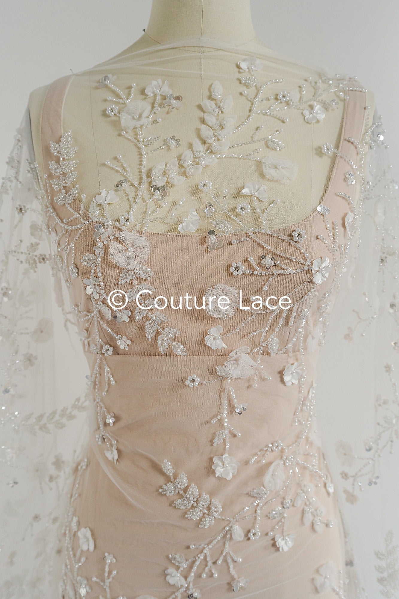 3D Spitzenstoff Off-White/ Spitzenstoff mit 3D Blüten & Perlen/ Spitzenstoff mit floralen Ornamenten/ Brautspitze mit Blumen// L23-668
