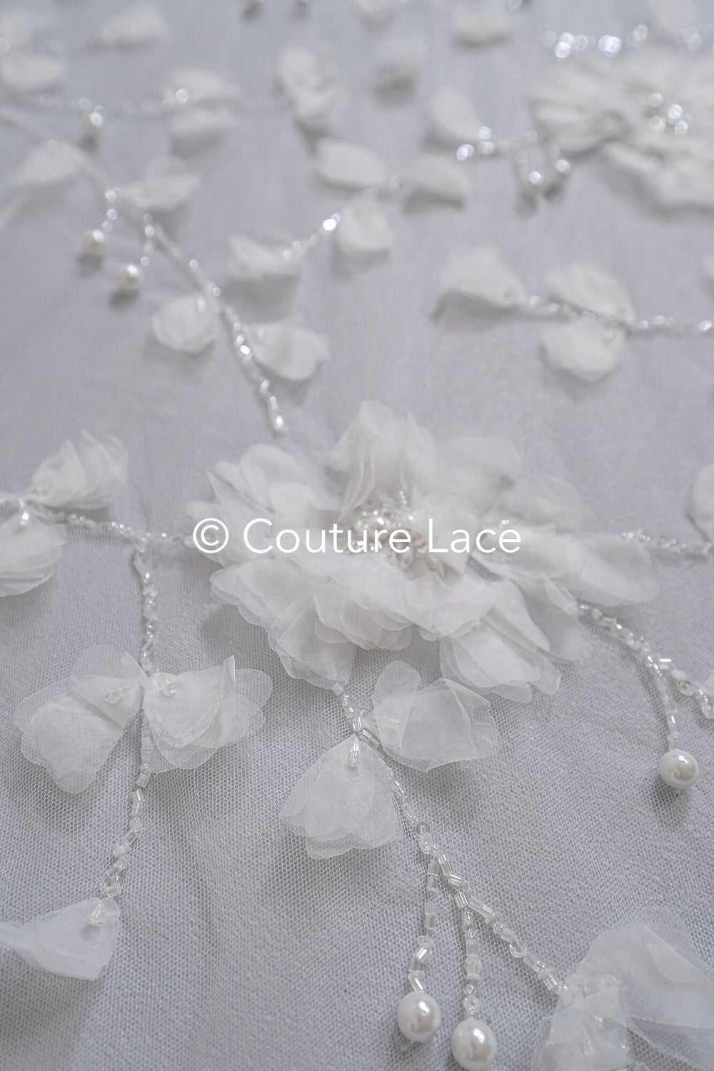 3D Blumen Spitzenstoff Off-White/ Braut Spitzenstoff/ romantischer Spitzenstoff mit 3D Blumen/ Hochzeit Spitzenstoff// L23-670