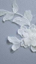Romantische 3D Blumen Applikationen für Brautkleider/ Brautspitze Blumen // A25-477