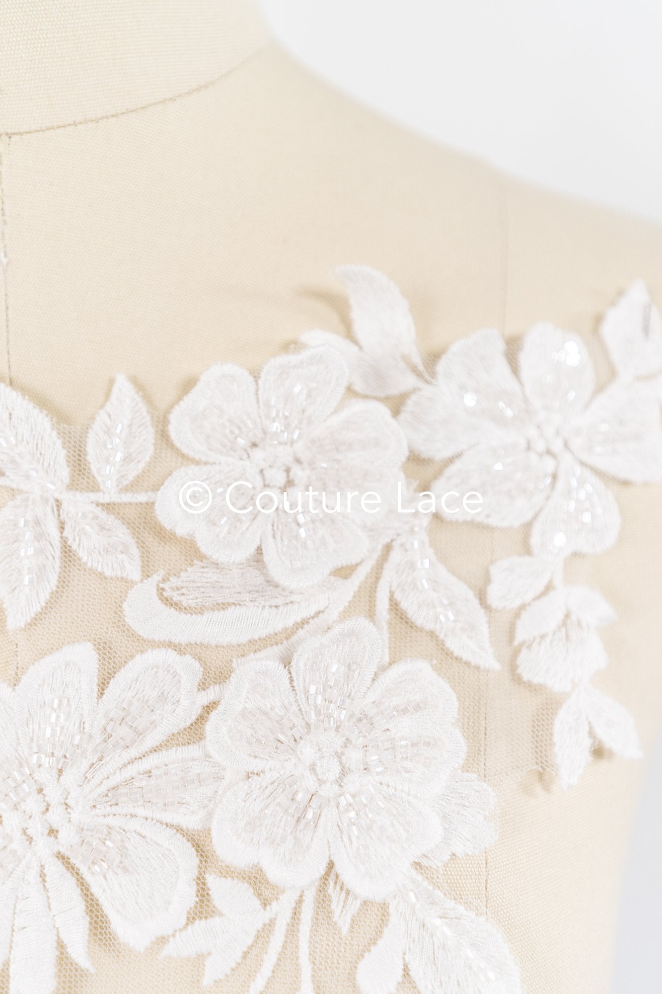 Romantische Applikation off-white/ Brautapplikation mit 3D Blumen & Perlen/ Brautkleid Spitzenapplikation/ Blumen Brautspitze Applikation// A24-383