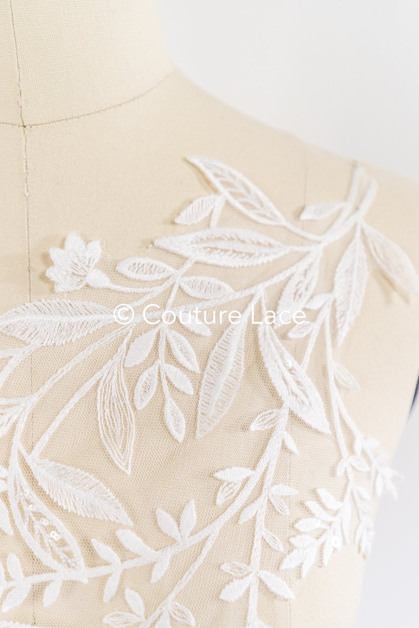 Romantische Applikation off-white/ Brautapplikation mit Blumen & Pailletten/ Brautkleid Spitzenapplikation/ Blumen Brautspitze Applikation// A24-386