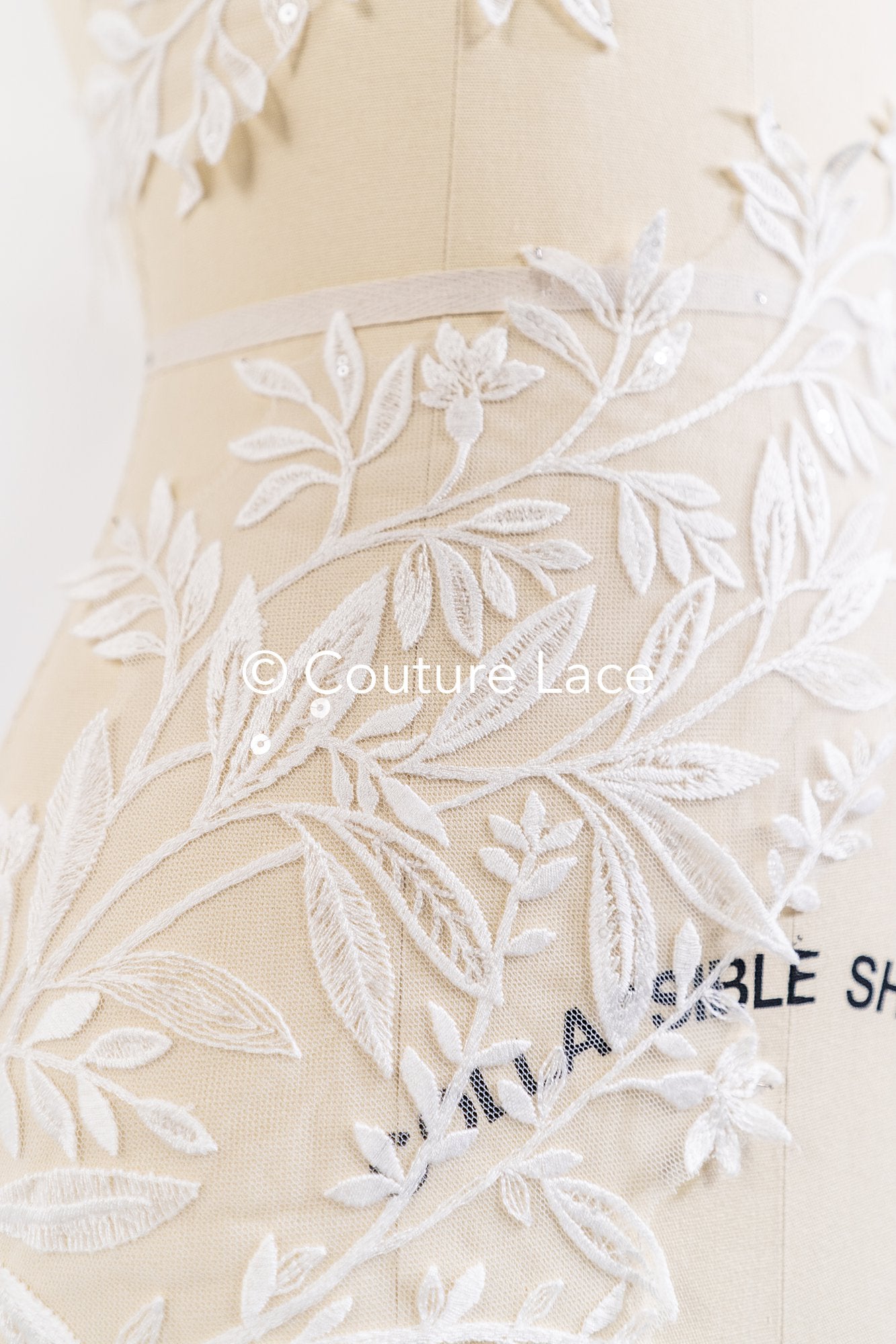 Romantische Applikation off-white/ Brautapplikation mit Blumen & Pailletten/ Brautkleid Spitzenapplikation/ Blumen Brautspitze Applikation// A24-386