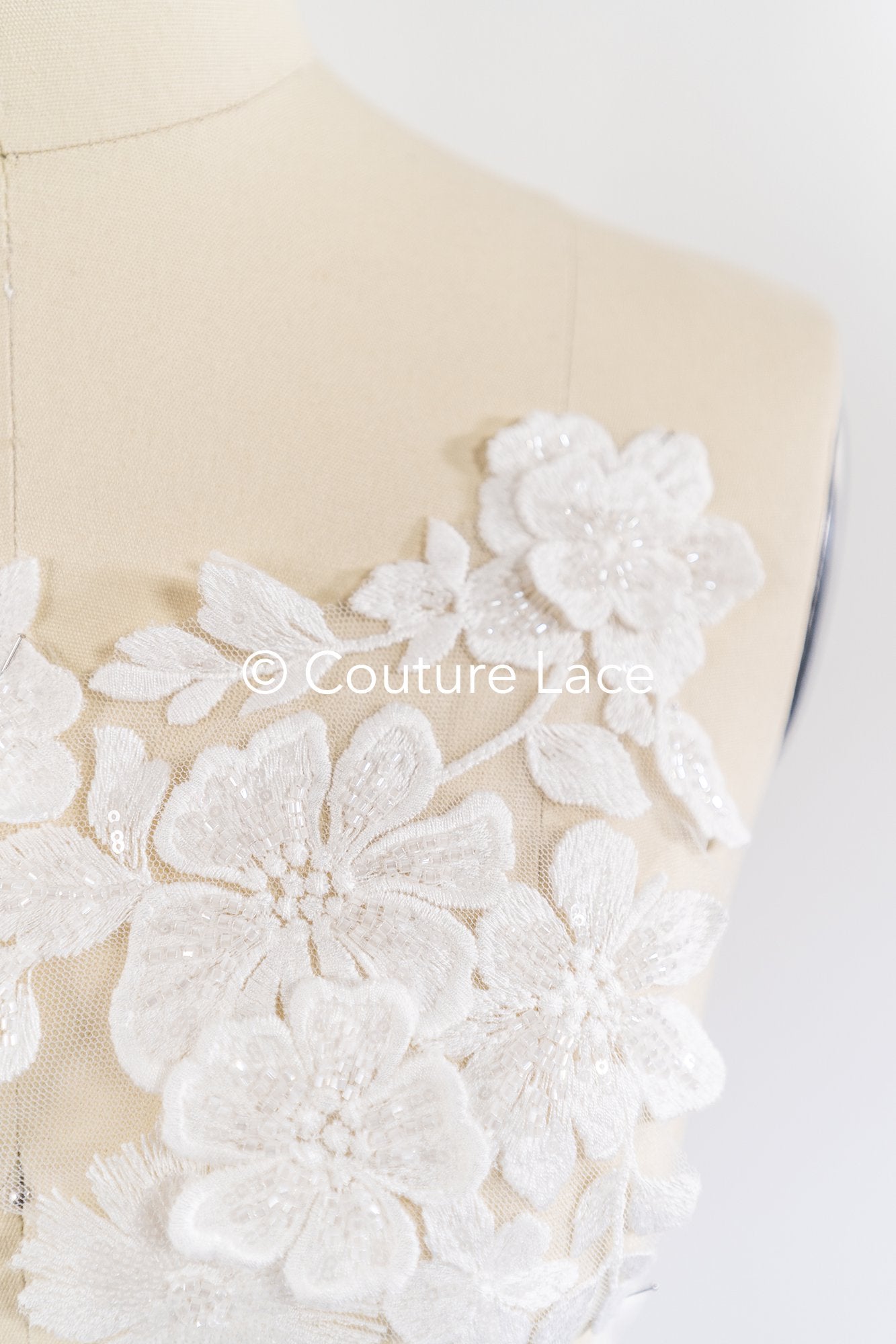 Romantische Applikation off-white/ Brautapplikation mit 3D Blumen & Perlen/ Brautkleid Spitzenapplikation/ Blumen Brautspitze Applikation// A24-385