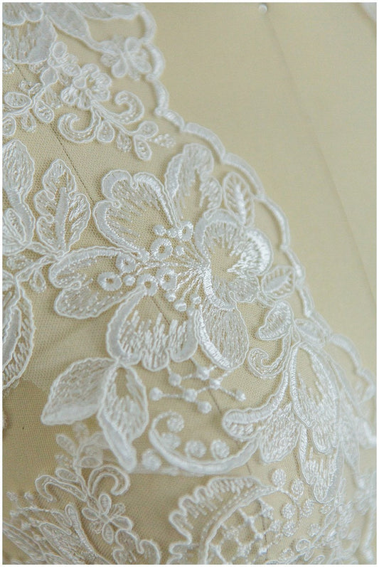 2x large mirrored lace border/ floral off-white lace border/ wedding dress lace// T17-001
