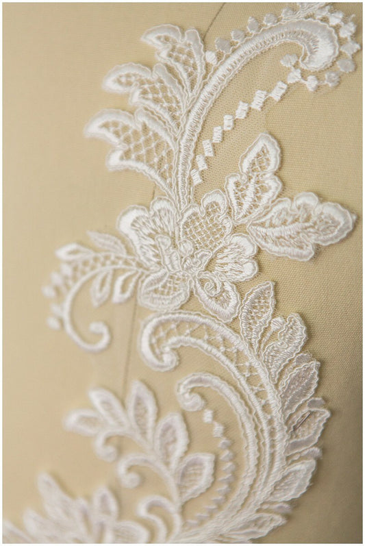 2pcs. mirrored lace flower applique/ ivory lace flower applique/ wedding dress applique// A17-001