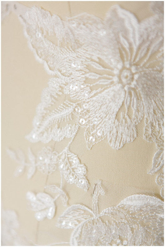 GROßE spiegelige Pailletten Hochzeitskleid Applikation, Blumen Applikation, große Spitze Blume, Illusion Back Spitze, Blumenspitze// A17-050
