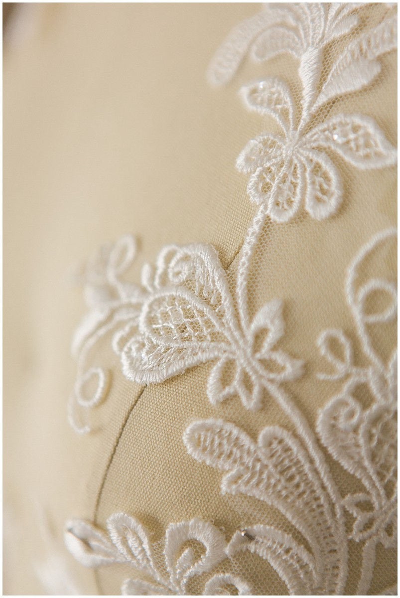 2Stk. Gespiegelte Spitzenblumen Applikation - OFF-WHITE - Spitzenblumen, Spitzenaufnäher, Brautkleid Applikation, Hochzeitskleid Spitze// A17-056