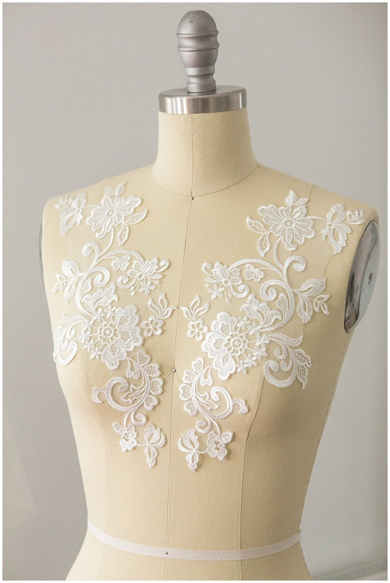 2Stk. gespiegelte weiche Spitzenblume Applikation - IVORY - Spitzenblume, Spitzenaufnäher, Brautkleid Applikation// A17-003