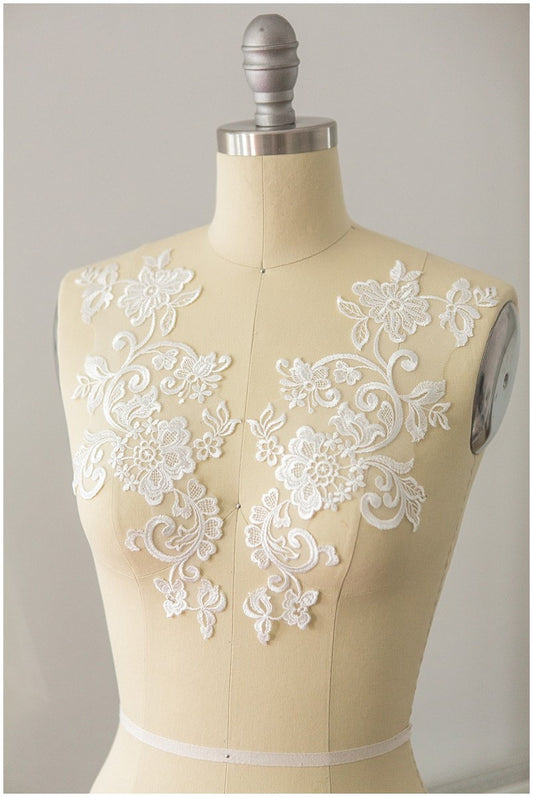2Stk. gespiegelte weiche Spitzenblume Applikation - IVORY - Spitzenblume, Spitzenaufnäher, Brautkleid Applikation// A17-003