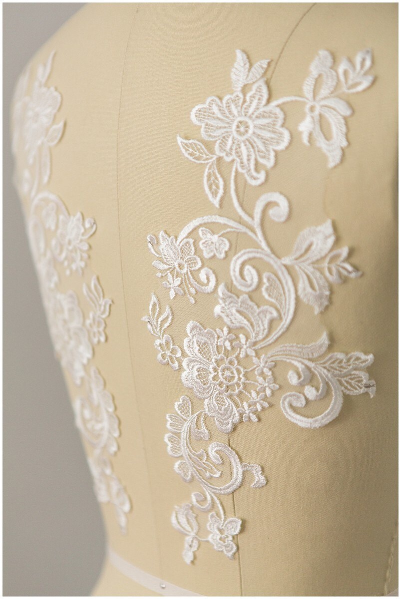 2Stk. gespiegelte weiche Spitzenblume Applikation - IVORY - Spitzenblume, Spitzenaufnäher, Brautkleid Applikation// A17-003