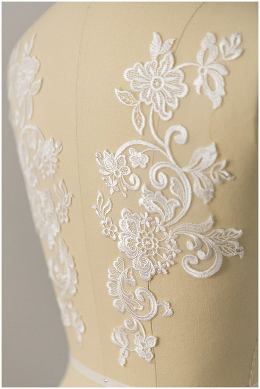 2Stk. gespiegelte weiche Spitzenblume Applikation - IVORY - Spitzenblume, Spitzenaufnäher, Brautkleid Applikation// A17-003