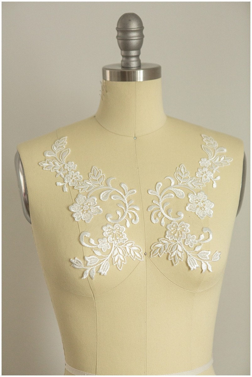 2Stk. gespiegelte weiche Spitzenblume Applikation - IVORY - Spitzenblume, Spitzenaufnäher, Brautkleid Applikation// A17-012